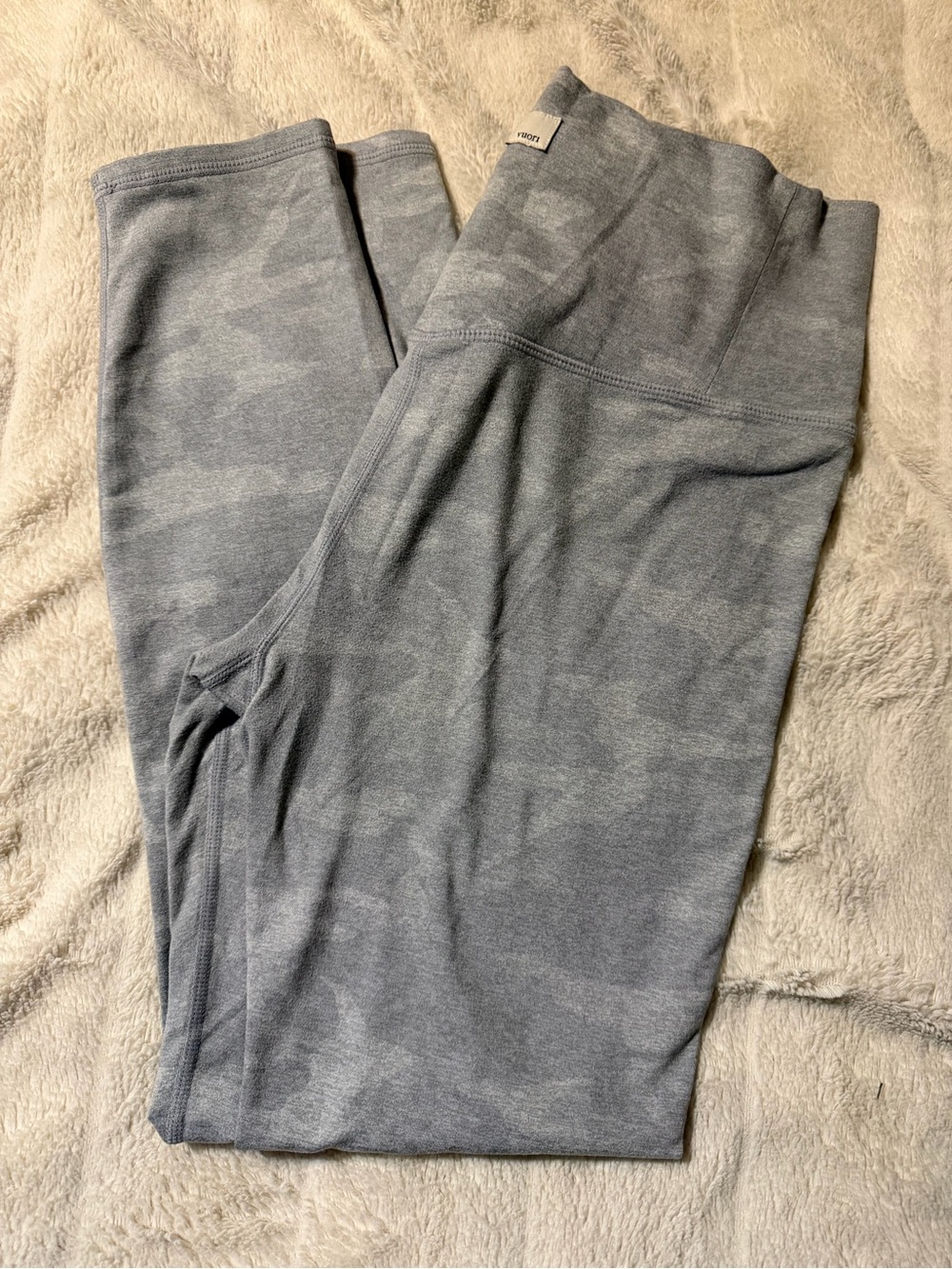 Vuori High-Waist Grey Camo 7/8 Leggings